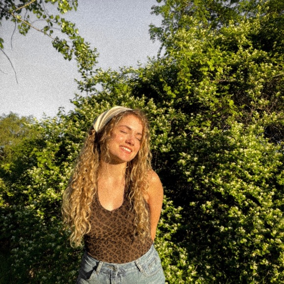 Meet Your Posher, Brittany! - Picture 5 of 5